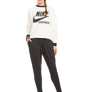 NWT NIKE Long Sleeve Crew